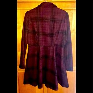 Woman’s Hot Topic plaid black and raspberry fitted coat xl